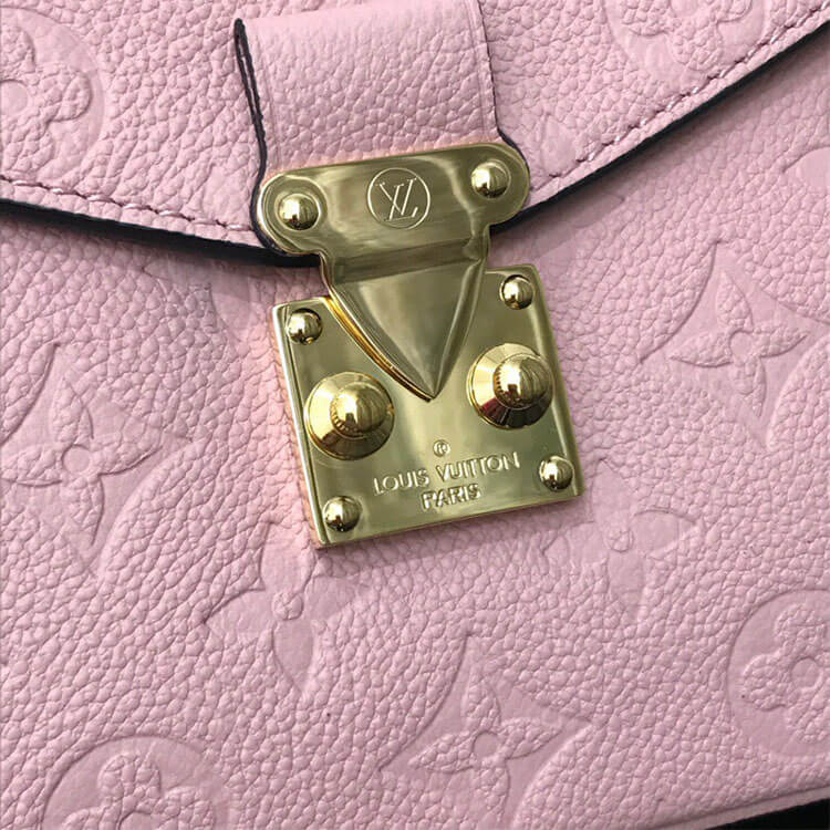 LV Pochette Metis Handbag