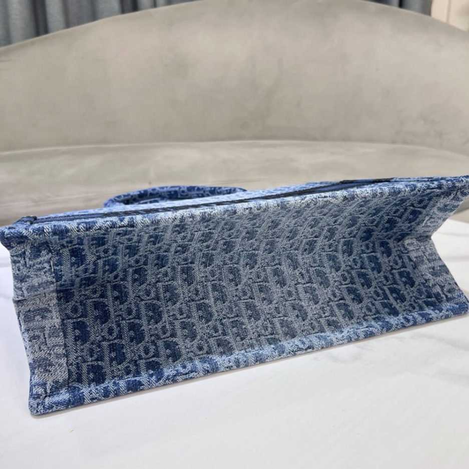 medium D*or book tote