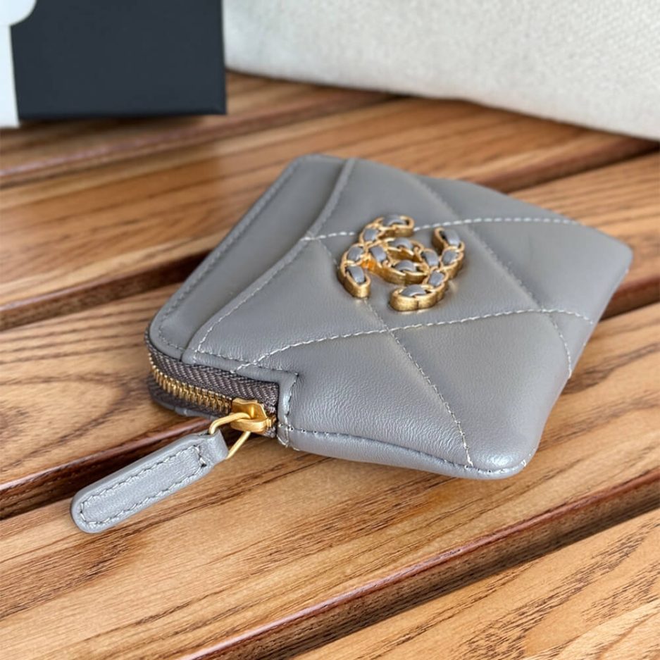 Ch*el 19 zipped coin purse